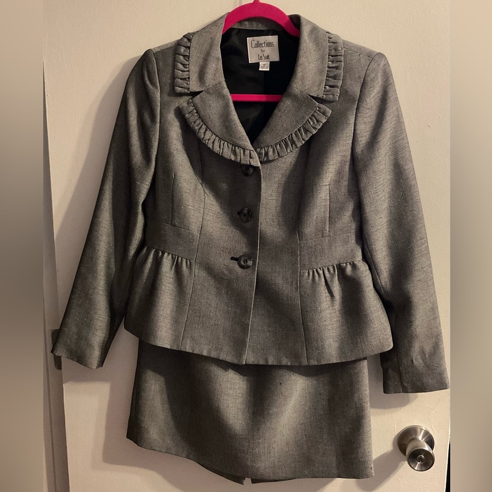 Collections for Le Suit Size 6P Vintage!! Like new